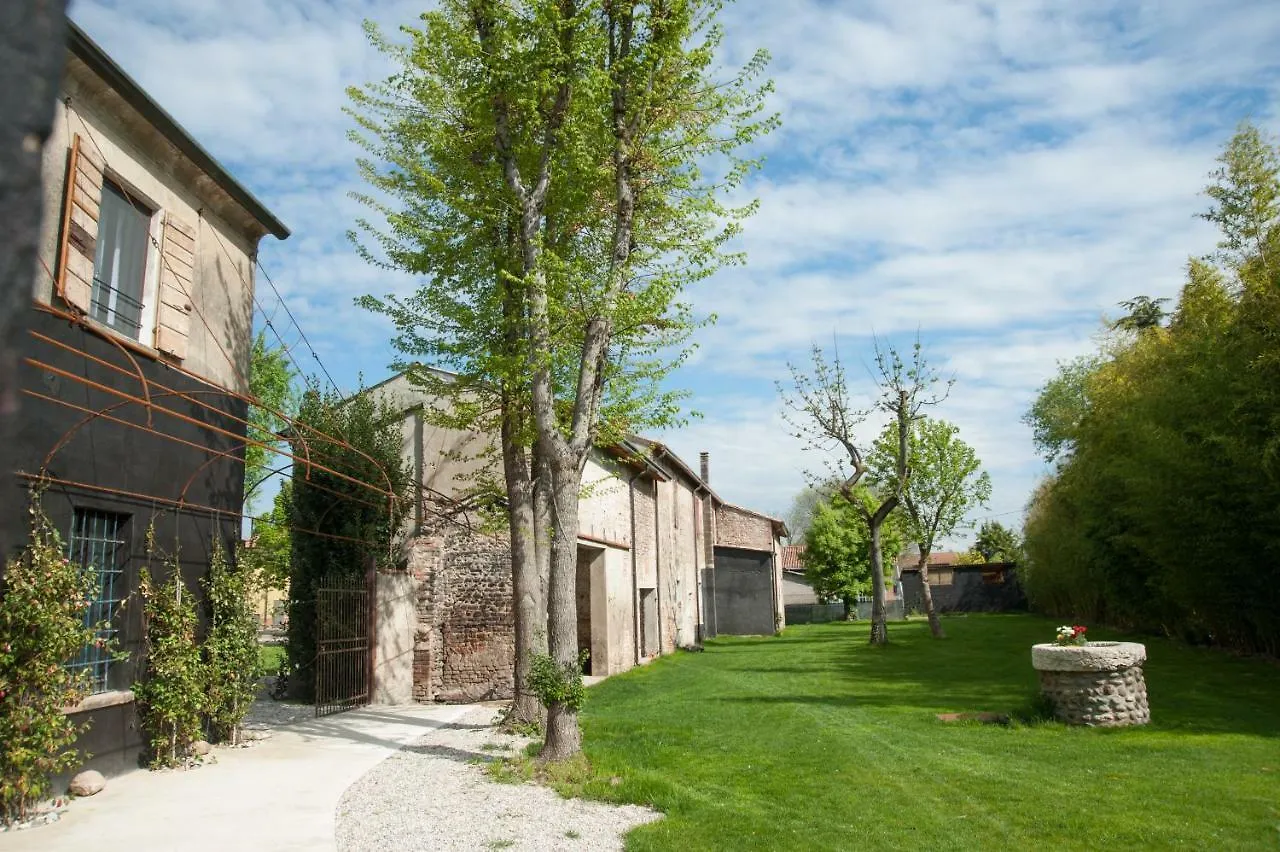 Bed & Breakfast Corte Mantovanella Sant'antonio  Italy